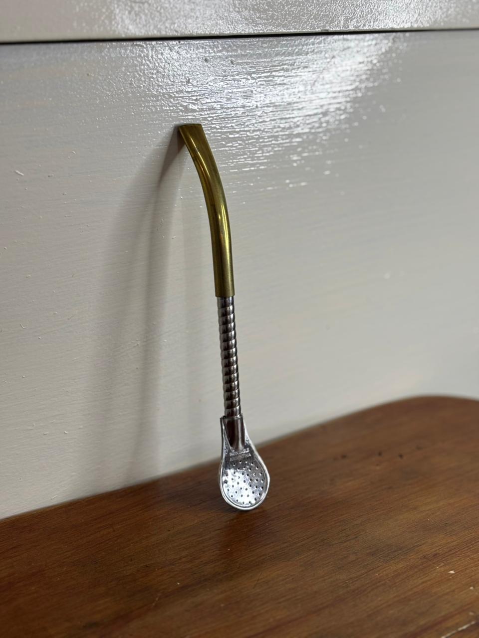 Pico de loro redondeada pico dorado